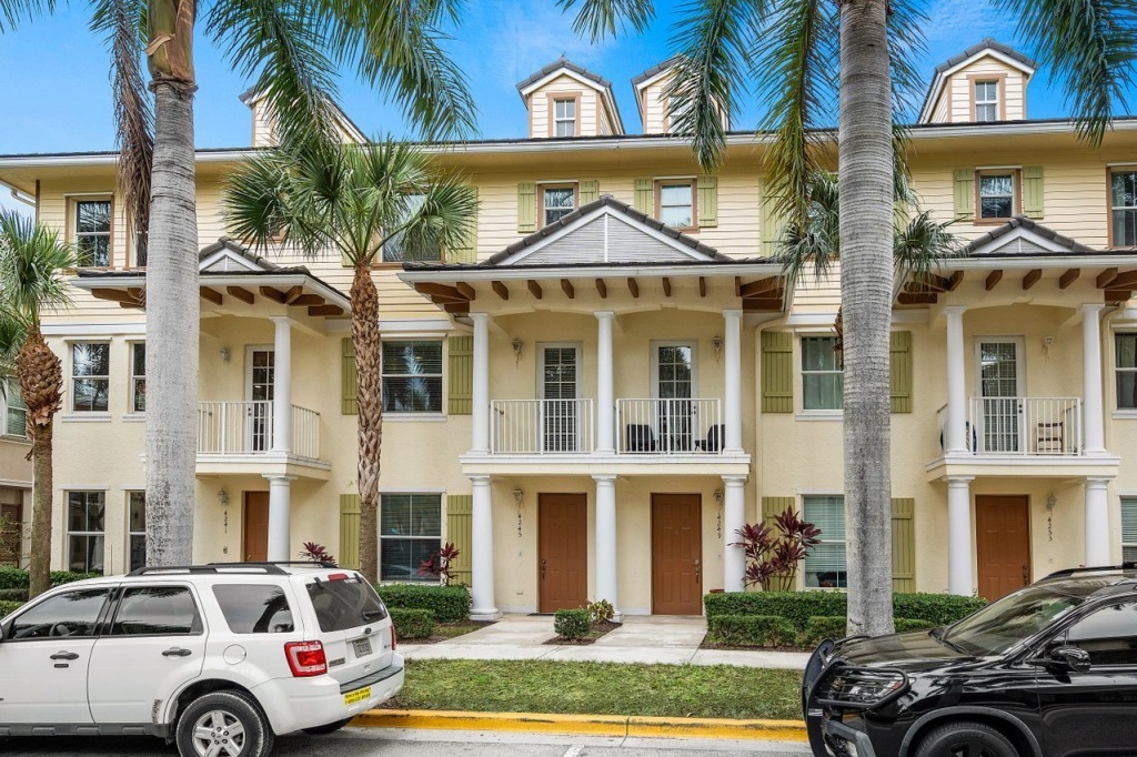 Greenwich at Abacoa: A Premier Destination for Tranquil Living in Jupiter, Florida
