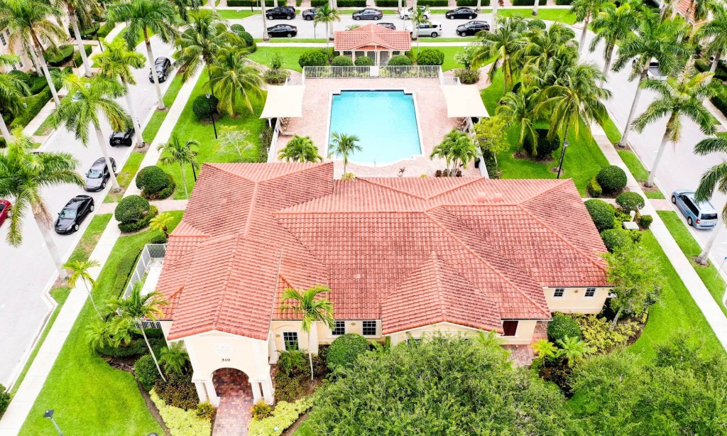 Discoverin a Dream Life: Canterbury Place at Abacoa, Jupiter