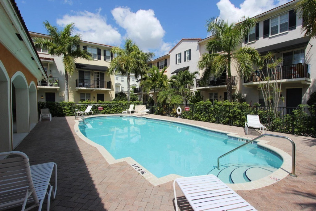 Unwinding Greenwich at Abacoa: Your Gateway to Paradise in Jupiter, Florida