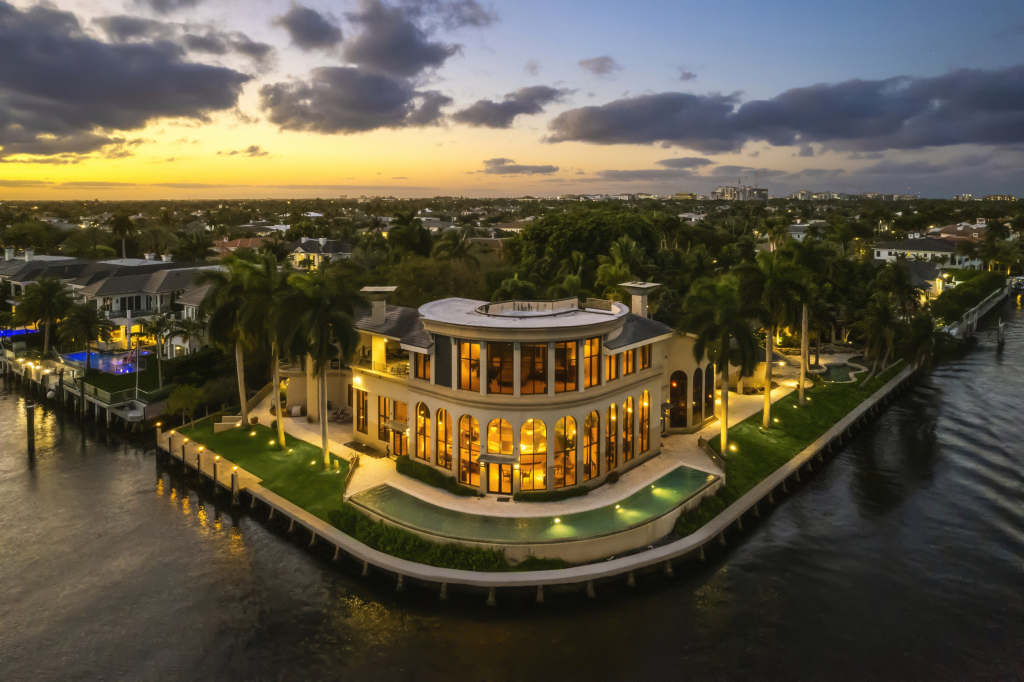Discover the Exclusive Royal Palm Yacht Community: A Premier Destination for Luxury Living
