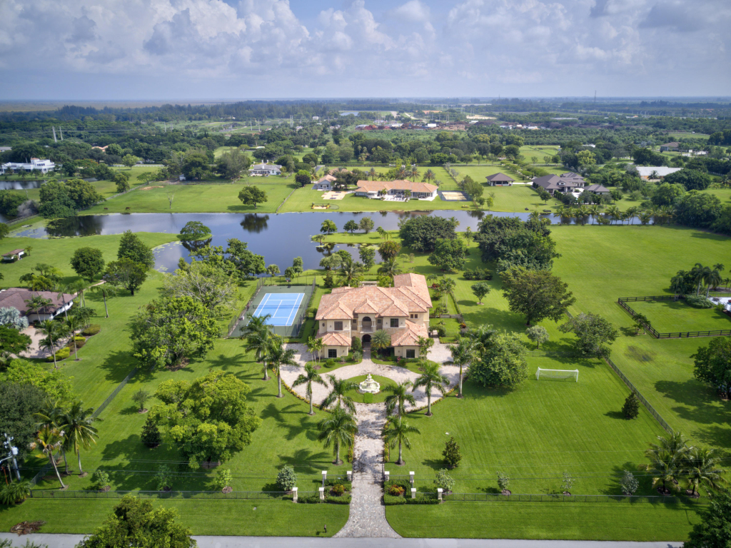 Discover Luxury Living in Tierra Del Ray: A Hidden Gem in Florida’s Real Estate Market