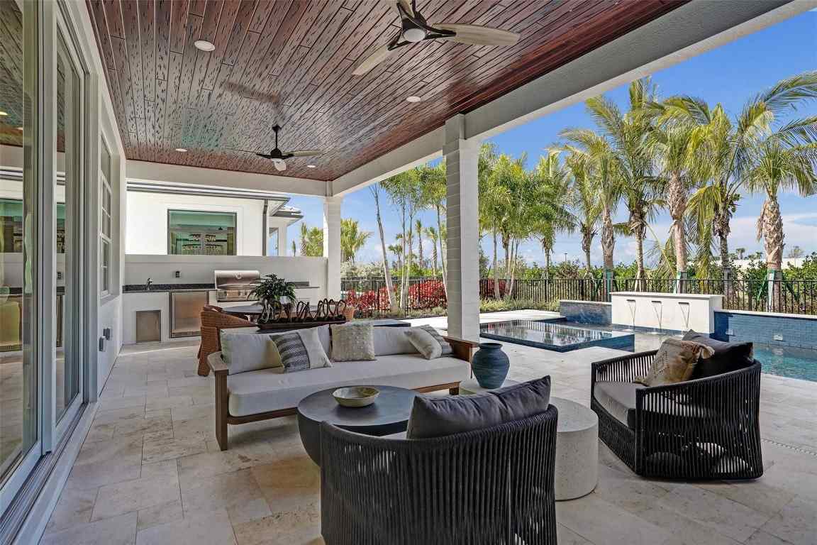Esprit clubhouse